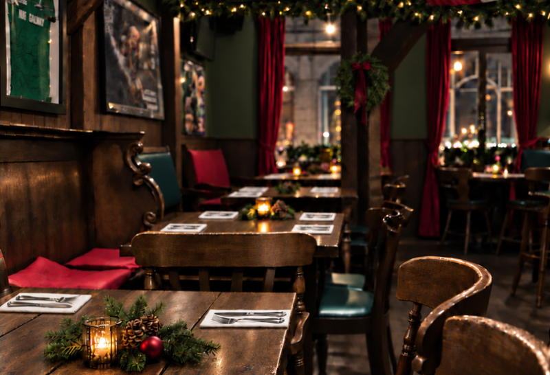 Festlich eingedeckte Tafel im Obergeschoss des The Dubliner in Heidelberg